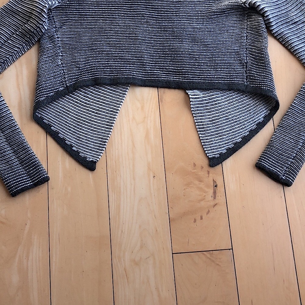 Express Long Sleeve Hi/Low Crop Shrug Sweater In Gray/ White Size Small - Picture 7 of 8